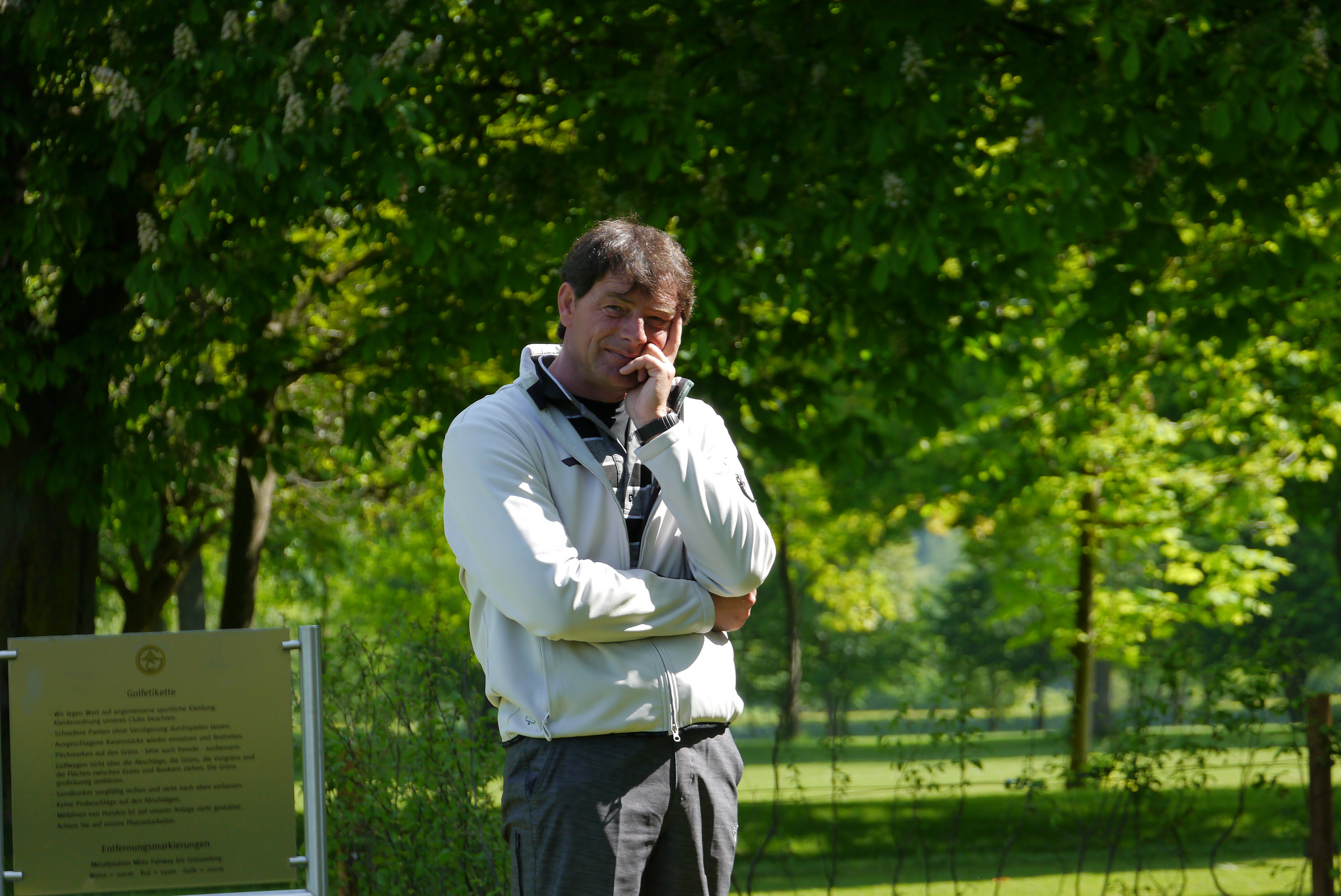 2012 feierte er Silberjubiläum im Schmitzhof: seit dem 01.Oktober 1987 ist Stefan Vasovic, Jahrgang 1967, für den Club tätig. Genau so lange ist er Mitglied der PGA of Germany und absolvierte während dieser Zeit die Prüfung zum Golflehrer-Assistenten.  Seine Leidenschaft für Golf vermittelt er nicht nur als Professional im Schmitzhof. Ebenso begeistert vertrat „Vaso“ bereits sein Geburtsland Montenegro in der World Cup-Qualifikation und war 2 Jahre als Caddie auf der European Tour erfolgreich.  